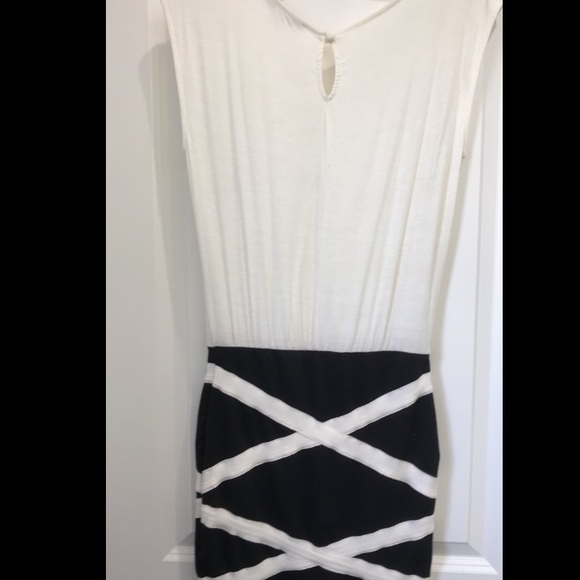 BLACK & WHITE BANDAGE STYLE DRESS - Picture 3 of 3
